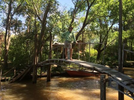 Also like a true porteño, I recently took a day trip to Delta del Tigre, a small residential town north of the city, in the province of Buenos Aires. This area is made up of a bunch of islands separated by narrow canals, streams and rivers. You can take boat taxis to different islands, have a picnic and just relax. Here's a picture of me being awkward on a small bridge connecting two close islands.