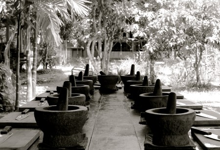 Patty and I decided to take a thai cooking class on Sunday. Before being taken to Thai Cooking School's organic farm for the class, we made a quick stop at a local market to learn about classic Thai ingredients.